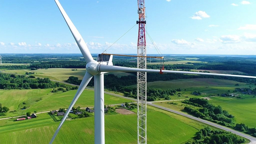 Windturbine mit Infrastruktur